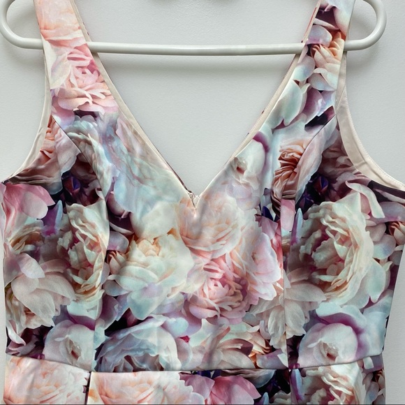 Ever New Melbourne Floral Pattern V-Neck Dress - Picture 2 of 7